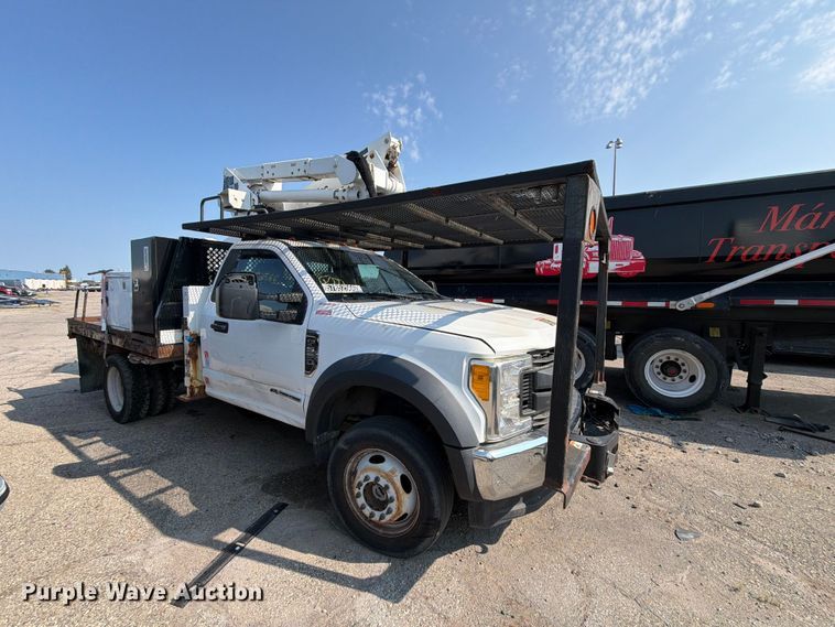 image for item YA3929 2017 Ford F550 Super Duty bucket truck