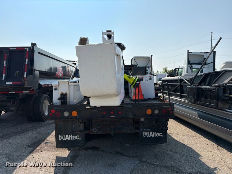 image for item YA3929 2017 Ford F550 Super Duty bucket truck
