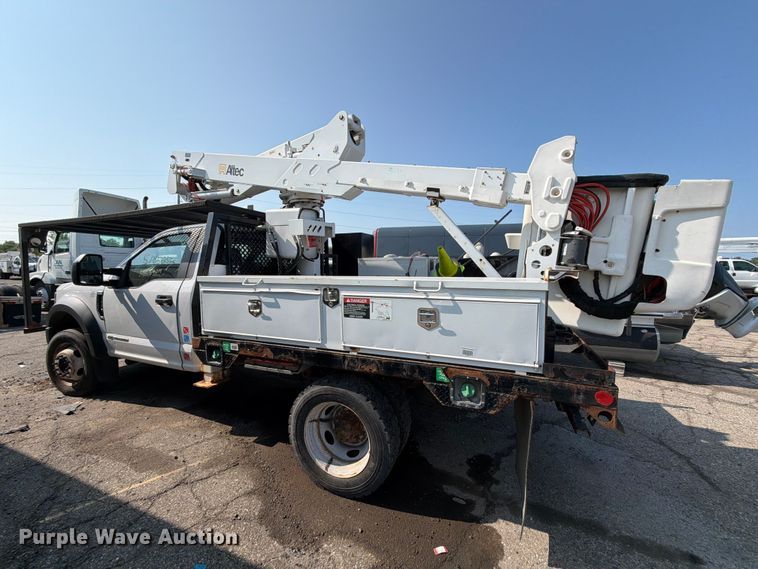 image for item YA3929 2017 Ford F550 Super Duty bucket truck