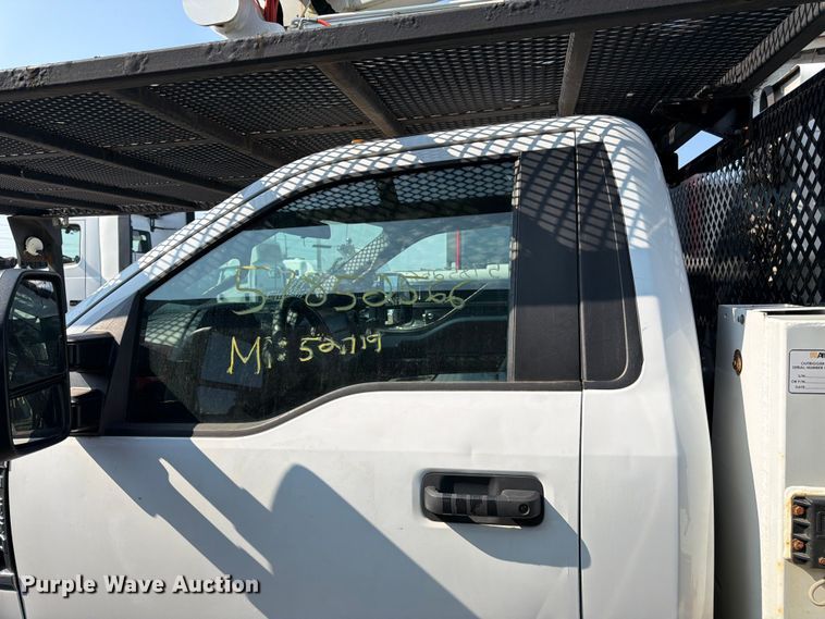 image for item YA3929 2017 Ford F550 Super Duty bucket truck