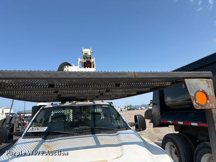 image for item YA3929 2017 Ford F550 Super Duty bucket truck
