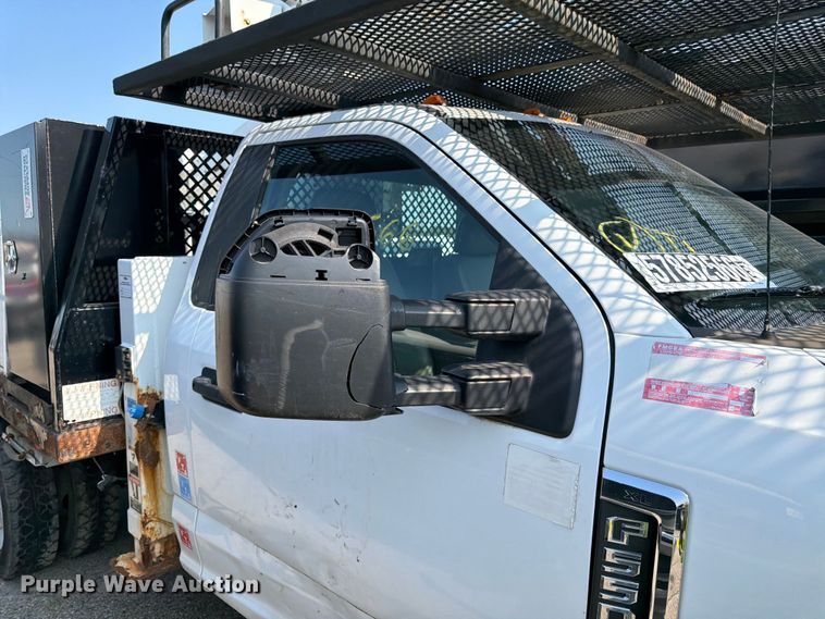 image for item YA3929 2017 Ford F550 Super Duty bucket truck