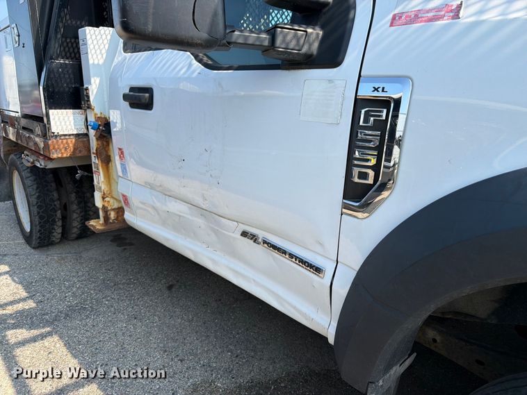 image for item YA3929 2017 Ford F550 Super Duty bucket truck