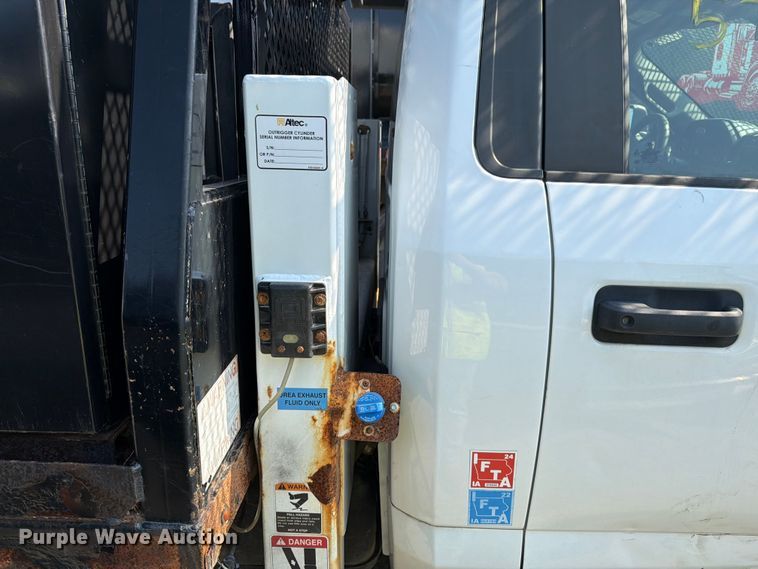 image for item YA3929 2017 Ford F550 Super Duty bucket truck