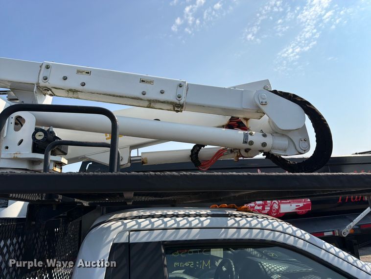 image for item YA3929 2017 Ford F550 Super Duty bucket truck