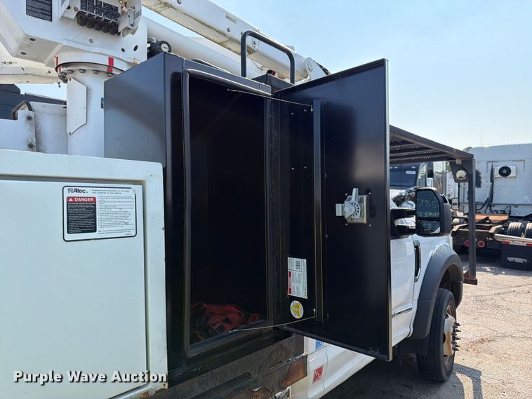 image for item YA3929 2017 Ford F550 Super Duty bucket truck