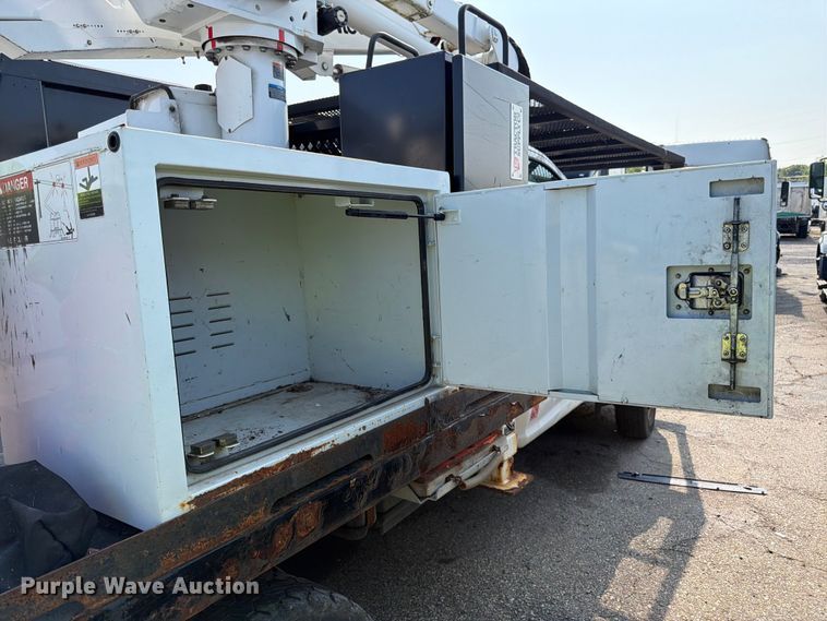 image for item YA3929 2017 Ford F550 Super Duty bucket truck