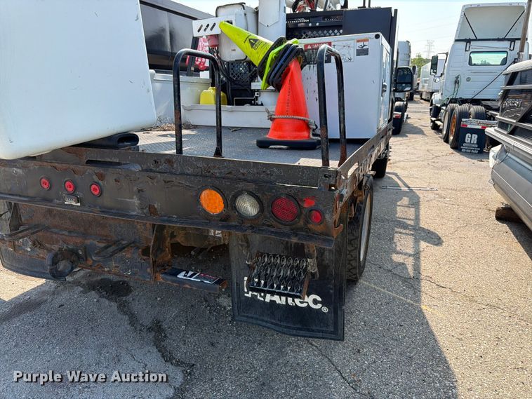 image for item YA3929 2017 Ford F550 Super Duty bucket truck