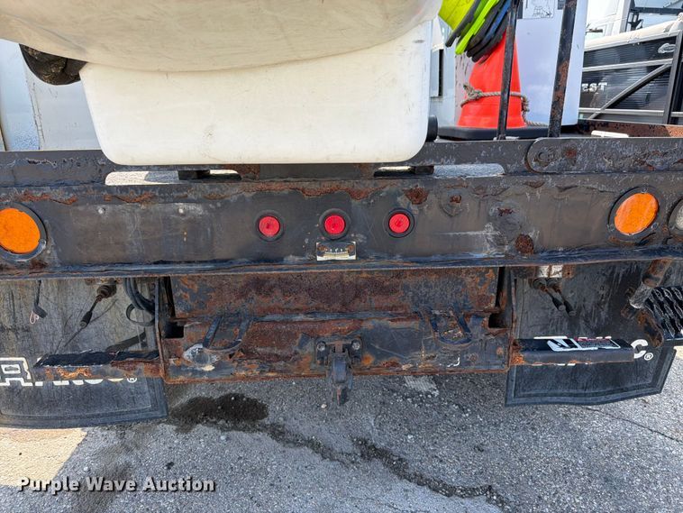 image for item YA3929 2017 Ford F550 Super Duty bucket truck