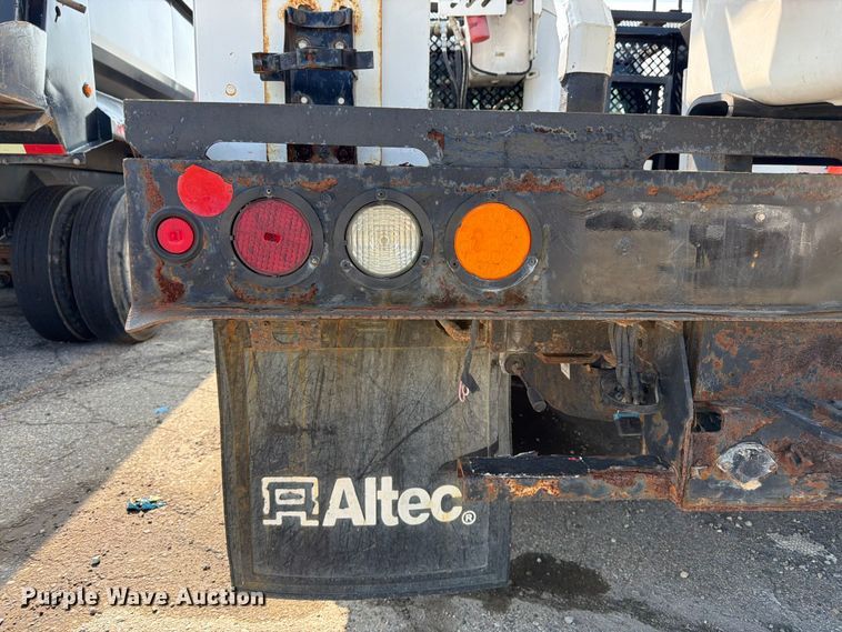 image for item YA3929 2017 Ford F550 Super Duty bucket truck