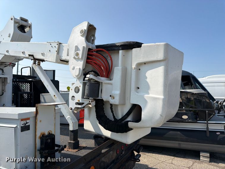 image for item YA3929 2017 Ford F550 Super Duty bucket truck