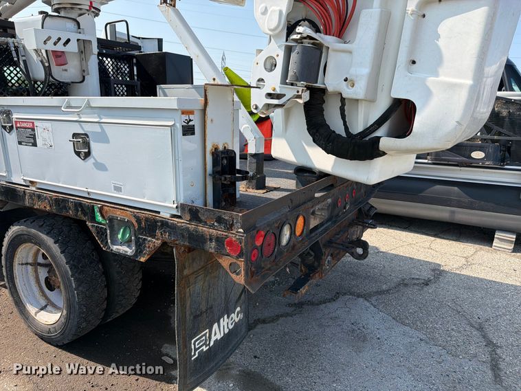 image for item YA3929 2017 Ford F550 Super Duty bucket truck