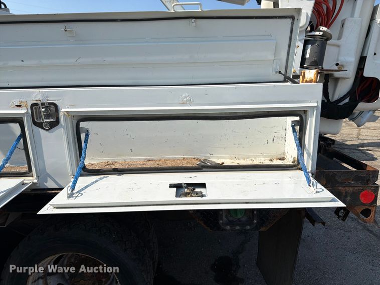 image for item YA3929 2017 Ford F550 Super Duty bucket truck