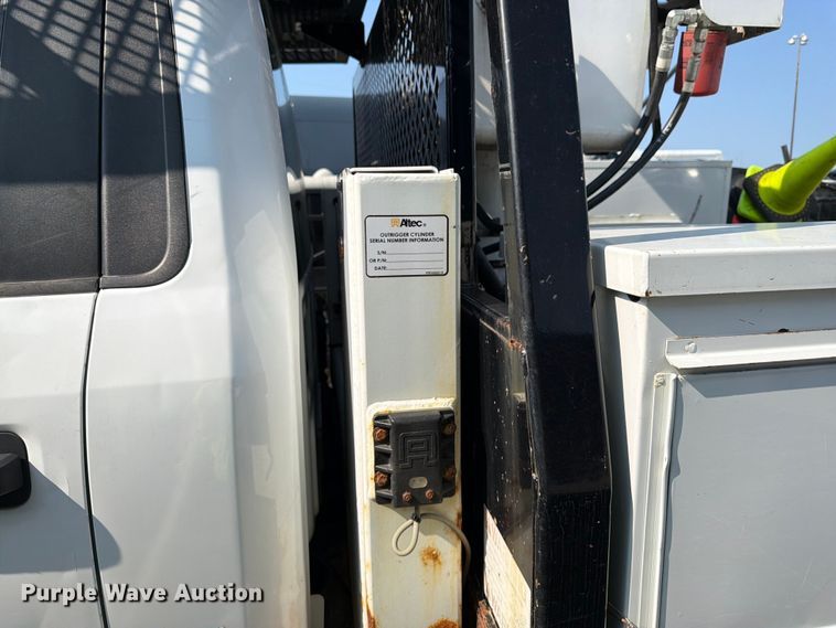 image for item YA3929 2017 Ford F550 Super Duty bucket truck