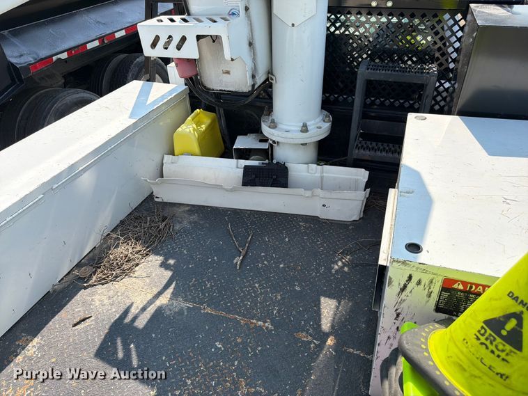 image for item YA3929 2017 Ford F550 Super Duty bucket truck