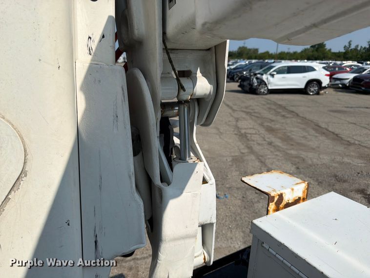 image for item YA3929 2017 Ford F550 Super Duty bucket truck