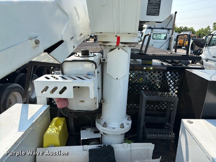 image for item YA3929 2017 Ford F550 Super Duty bucket truck
