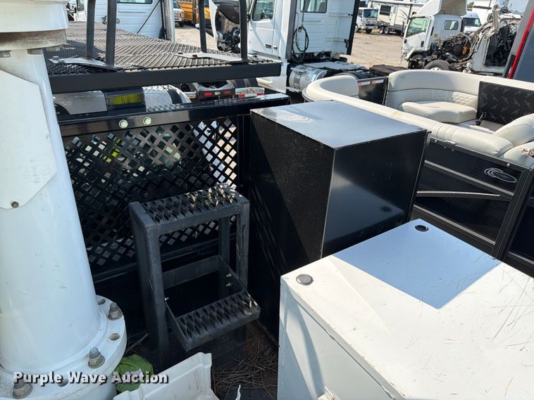 image for item YA3929 2017 Ford F550 Super Duty bucket truck