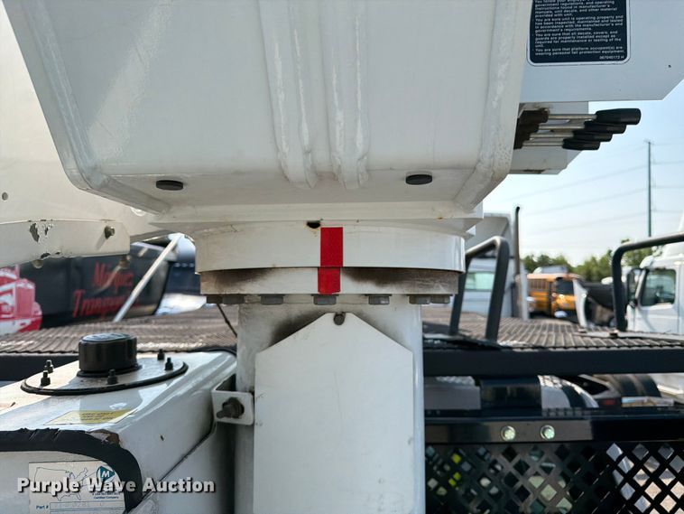 image for item YA3929 2017 Ford F550 Super Duty bucket truck