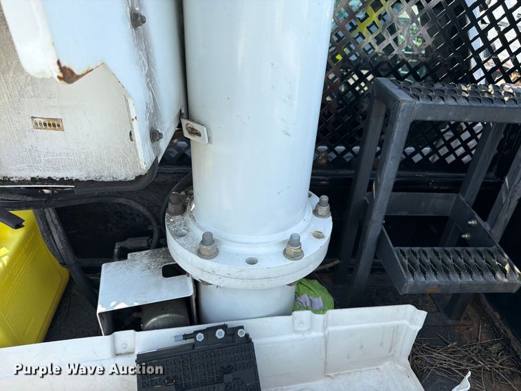 image for item YA3929 2017 Ford F550 Super Duty bucket truck