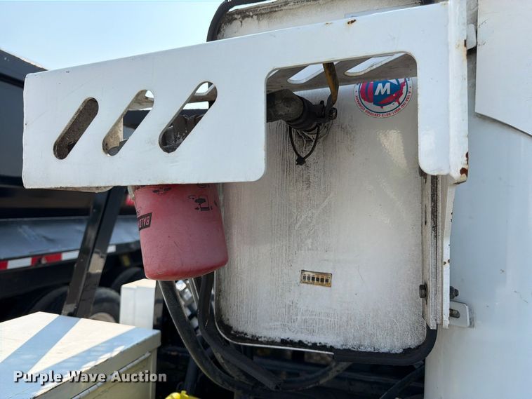 image for item YA3929 2017 Ford F550 Super Duty bucket truck