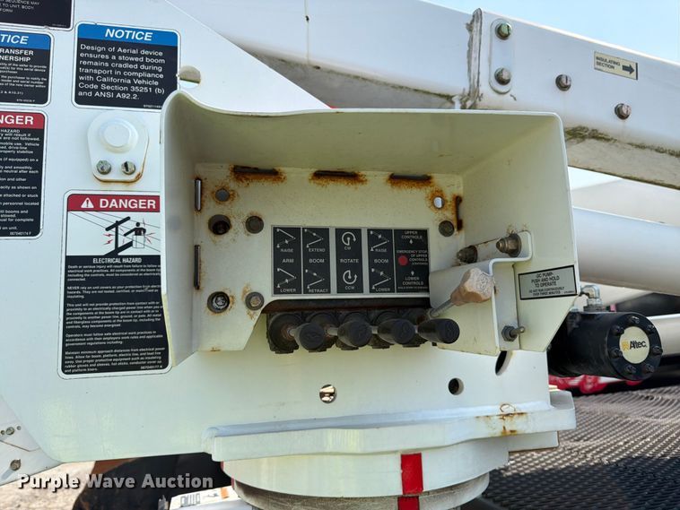 image for item YA3929 2017 Ford F550 Super Duty bucket truck