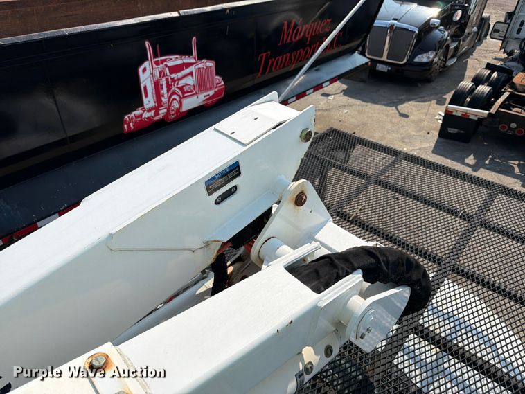 image for item YA3929 2017 Ford F550 Super Duty bucket truck