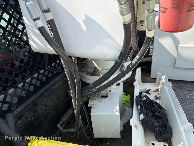 image for item YA3929 2017 Ford F550 Super Duty bucket truck