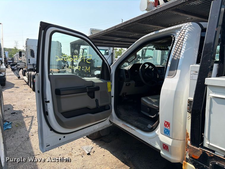 image for item YA3929 2017 Ford F550 Super Duty bucket truck
