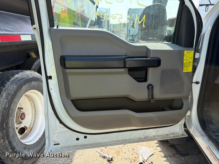 image for item YA3929 2017 Ford F550 Super Duty bucket truck