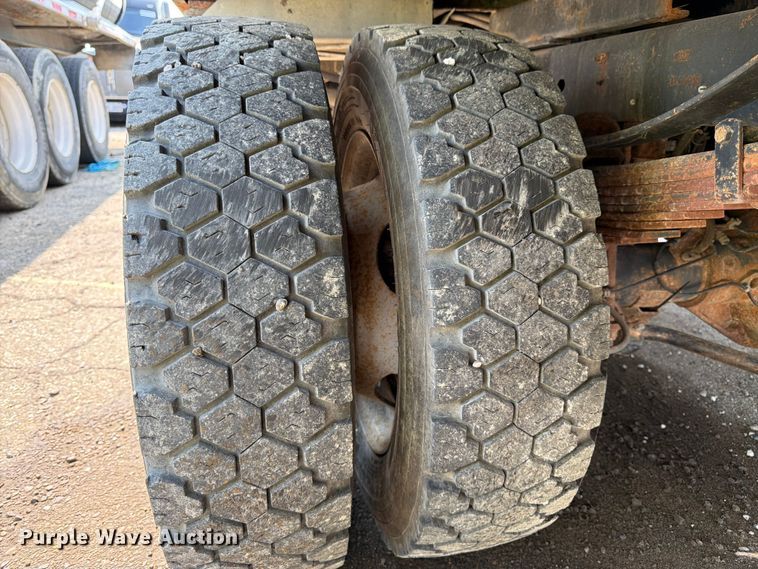 image for item YA3929 2017 Ford F550 Super Duty bucket truck