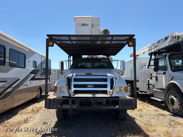 image for item YA4045 2015 Ford F750 Super Duty forestry bucket truck