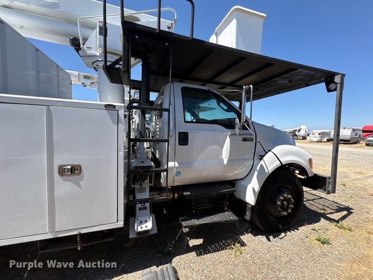 image for item YA4045 2015 Ford F750 Super Duty forestry bucket truck