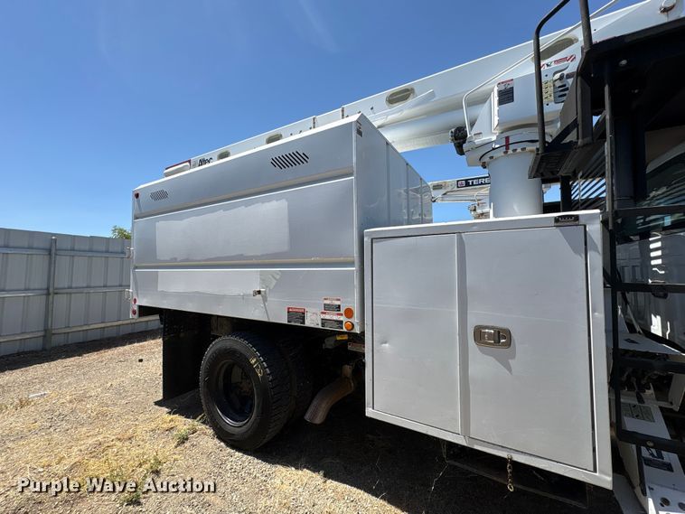 image for item YA4045 2015 Ford F750 Super Duty forestry bucket truck
