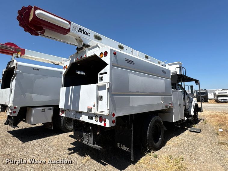 image for item YA4045 2015 Ford F750 Super Duty forestry bucket truck