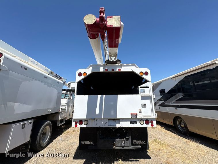 image for item YA4045 2015 Ford F750 Super Duty forestry bucket truck