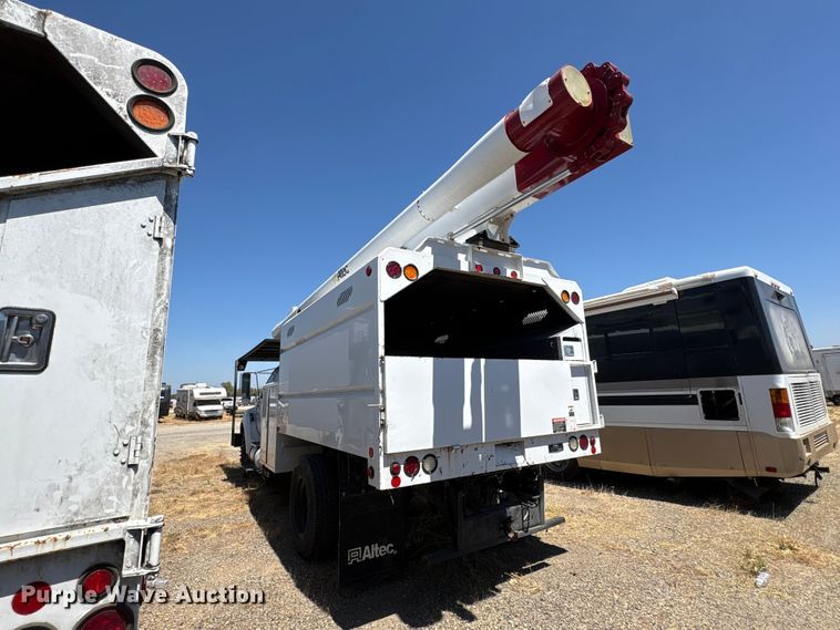 image for item YA4045 2015 Ford F750 Super Duty forestry bucket truck