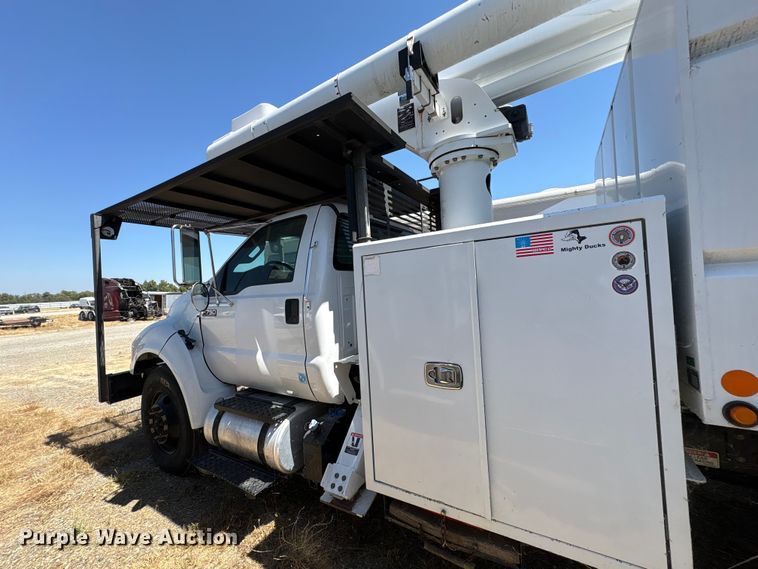 image for item YA4045 2015 Ford F750 Super Duty forestry bucket truck