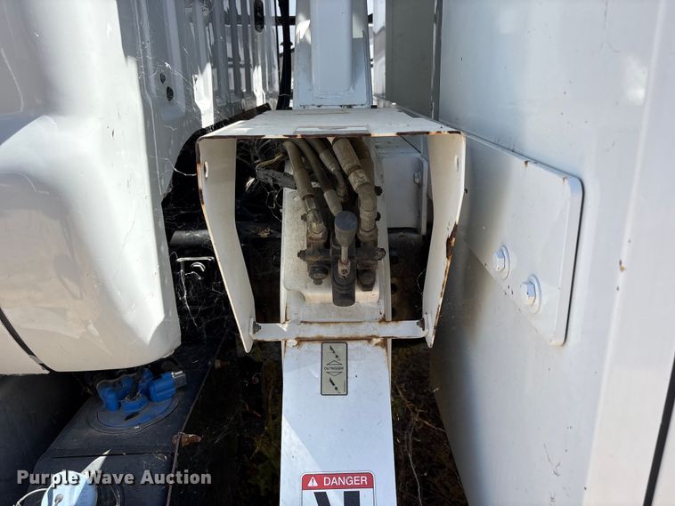 image for item YA4045 2015 Ford F750 Super Duty forestry bucket truck
