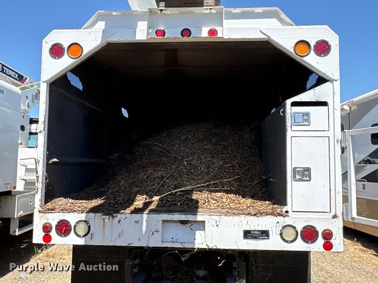 image for item YA4045 2015 Ford F750 Super Duty forestry bucket truck