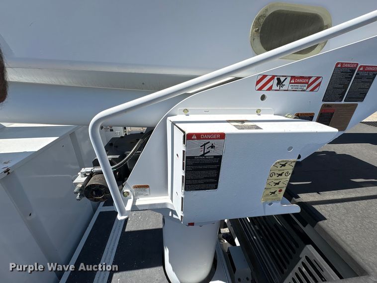 image for item YA4045 2015 Ford F750 Super Duty forestry bucket truck