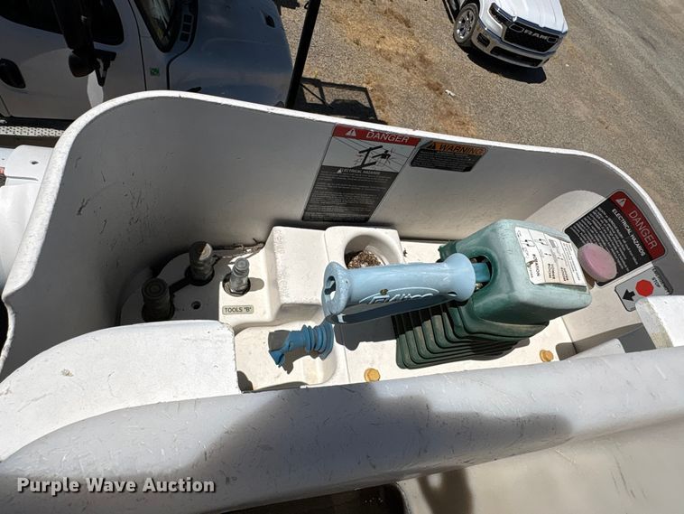 image for item YA4045 2015 Ford F750 Super Duty forestry bucket truck