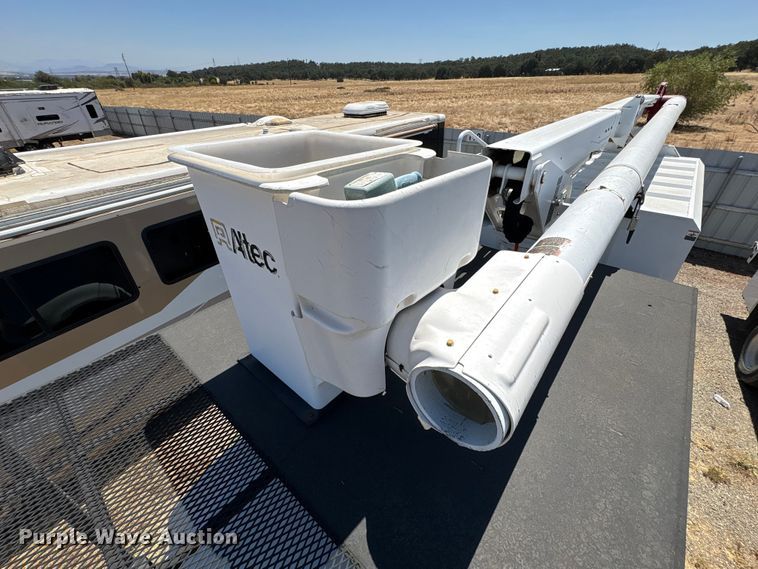 image for item YA4045 2015 Ford F750 Super Duty forestry bucket truck