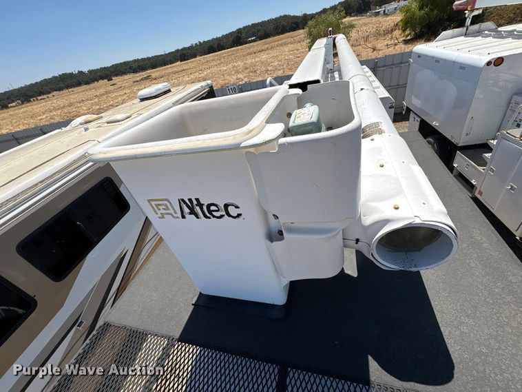 image for item YA4045 2015 Ford F750 Super Duty forestry bucket truck