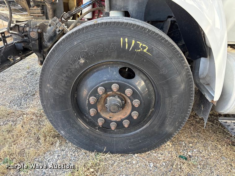 image for item YA4045 2015 Ford F750 Super Duty forestry bucket truck