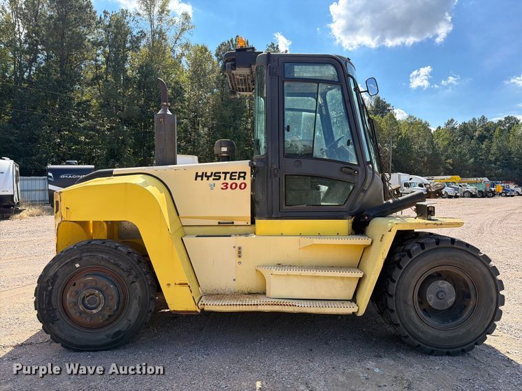 image for item YA4562 Hyster H300HD2 forklift