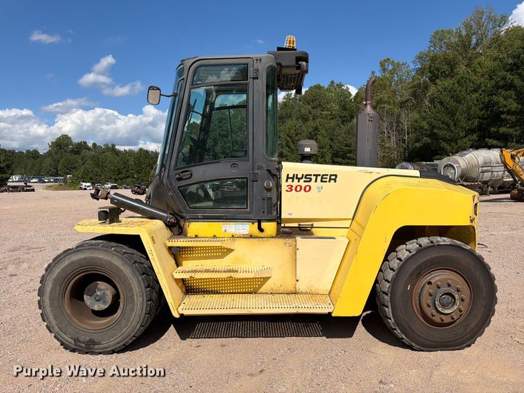 image for item YA4562 Hyster H300HD2 forklift