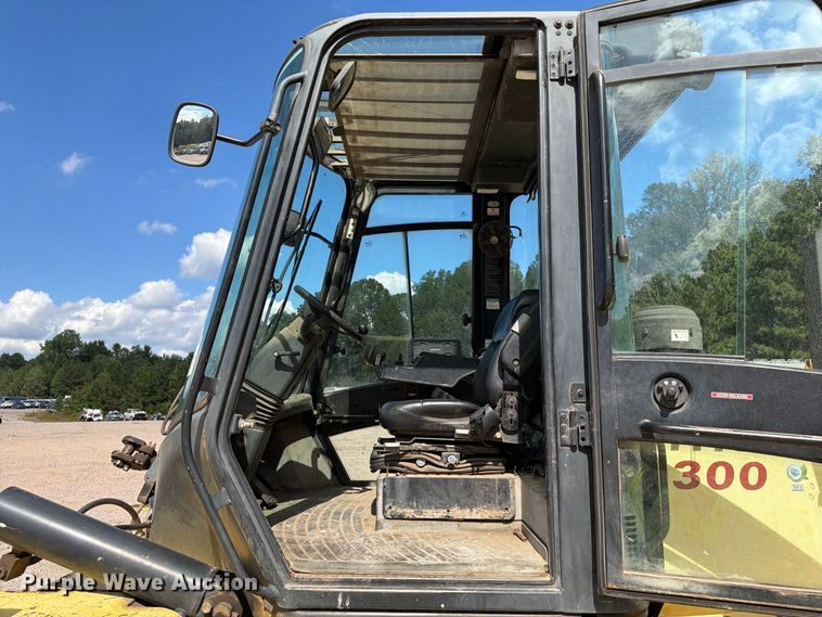 image for item YA4562 Hyster H300HD2 forklift