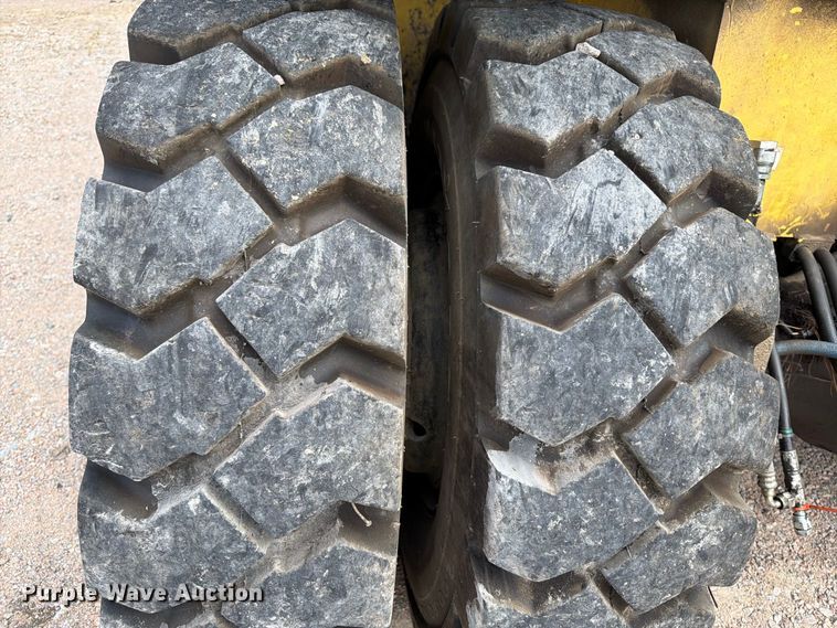 image for item YA4562 Hyster H300HD2 forklift