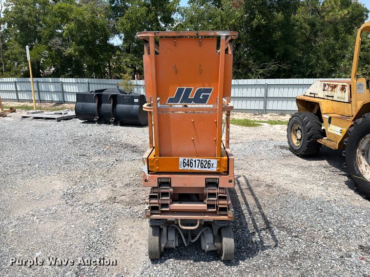 image for item YA4567 2007 JLG 1930ES scissor lift